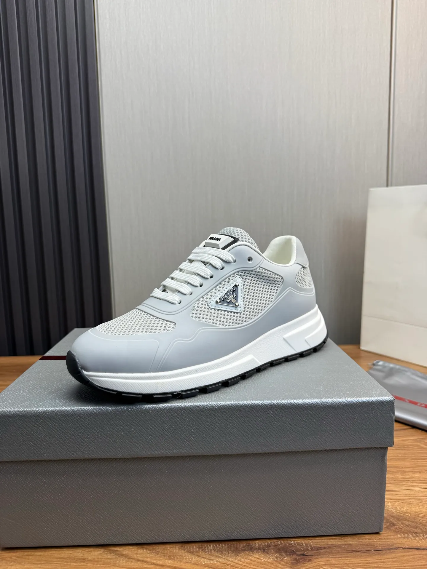 Men's shoes 💰580💰 [PRADA] Autumn and winter hot men's shoes shipped 👏Official website synchronized ⬆️Original fly-woven cowhide fabric + cowhide lining, 1⃣️:1⃣️reproduction, original sole, 38-45 (45. Customized, non-refundable)